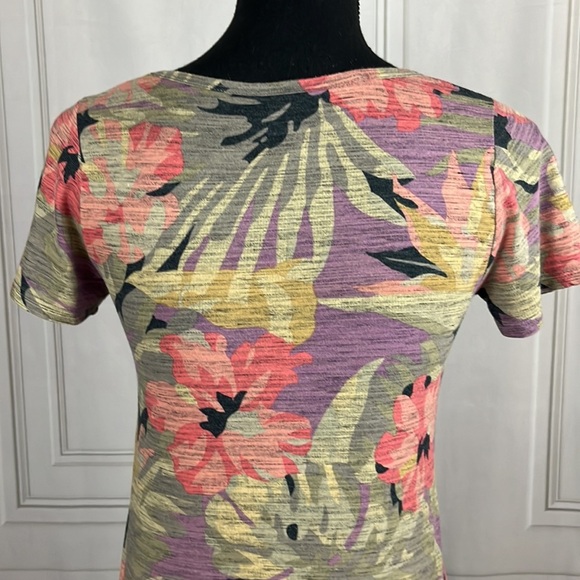 Floral top 🖤 - Picture 8 of 11